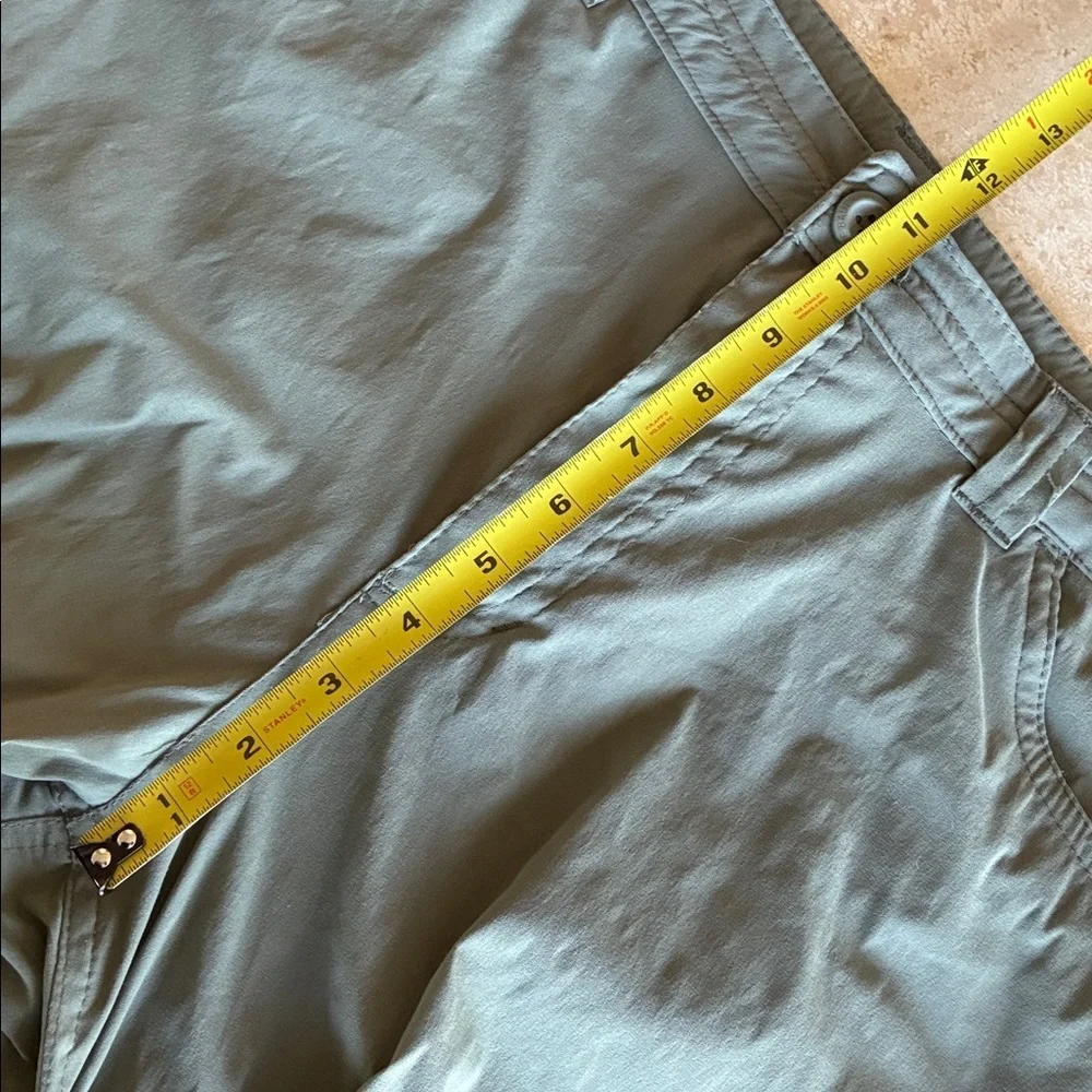 Not For Sale. EDDIE BAUER Olive Green Casual Cropped Pants. 16